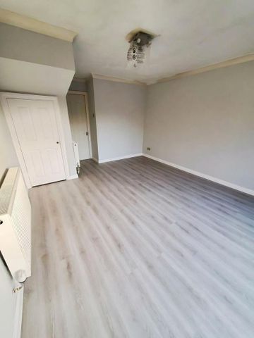 2 bedroom end of terrace house to rent - Photo 3