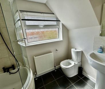 2 bedroom semi-detached house to rent - Photo 5