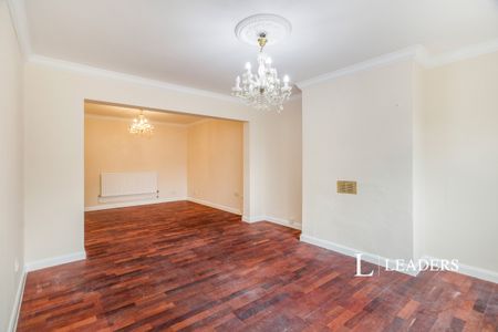 4 bedroom house to rent Simms Close, Carshalton, SM5 - Photo 2