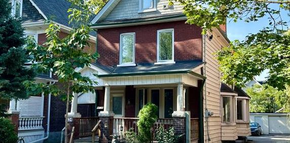 Leslieville- Very Large Main Fl: Newly Reno'd 2 bed w/ new Appliances - Photo 2