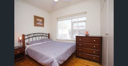 Two Bedroom Unit in Seaside Suburb - Photo 4