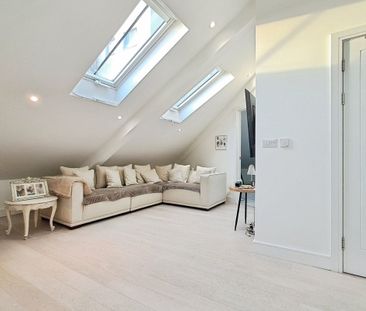 New Road, Brentwood - Photo 1