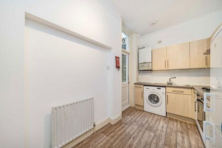 3 bedroom flat to rent - Photo 4