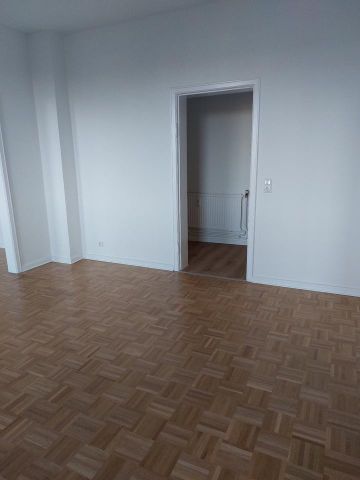 ansprechende, sanierte 4-Zimmer-Wohnung / Vollbad / Garage - Photo 5