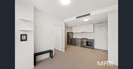 Furnished city view apartment with resort-style amenities - Photo 4