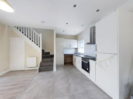 3 bedroom detached house to rent - Photo 4
