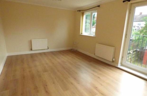 4 Bed Terraced House, Primrose Close, LU3 - Photo 1