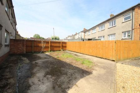 2 Bedroom Flat - Ground Floor - Photo 5