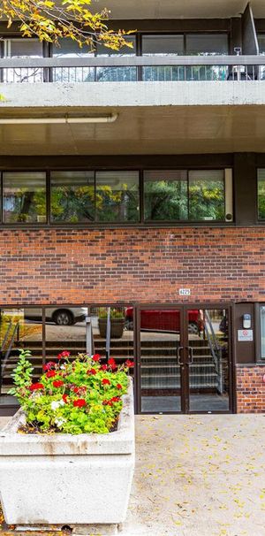 1 Bedroom - 6225 Place Northcrest, Montréal - Photo 1