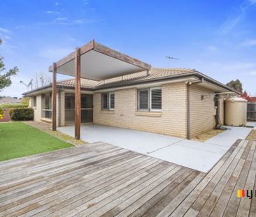 Spacious Family Home - Photo 6