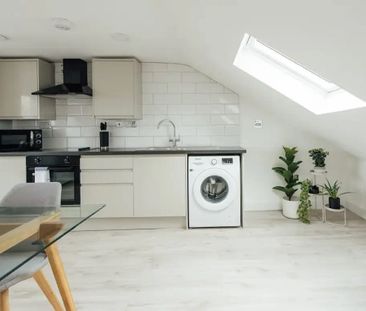 1 Bed Flat, Seymour Gardens, IG1 - Photo 3
