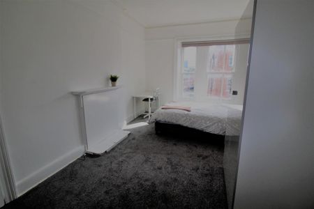 6 bedroom flat to rent - Photo 5