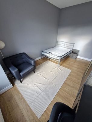 Room 3 - Wellesley Avenue, Belfast BT9 6DH - Photo 1