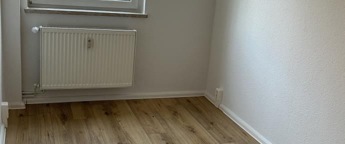 With balcony and newly renovated! - Photo 1