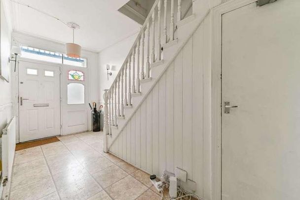 Thornton Heath, Croydon, CR7 - Photo 1