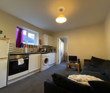 Llanbleddian Gardens, Cathays - Photo 1