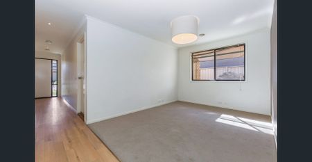Private Court Living with Everyday Convenience in East Bendigo - Photo 3
