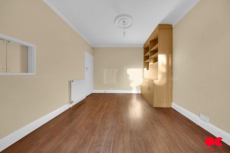 3 bedroom end of terrace house to rent - Photo 3