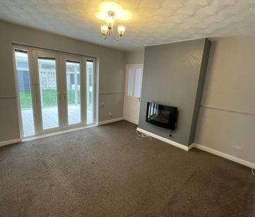3 bedroom semi-detached house to rent - Photo 4