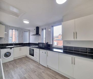 3 bedroom flat to rent - Photo 4