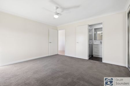 Modern family sized home! FIRST HOME OPEN SATURDAY 21 MARCH AT 10.00AM SHARP! - Photo 3