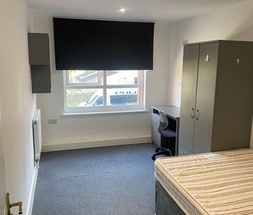 2 Bed Flat, Fishponds, BS16 - Photo 2