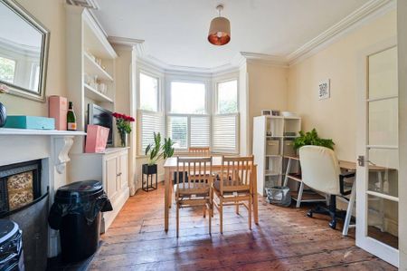 3 bedroom flat to rent - Photo 2