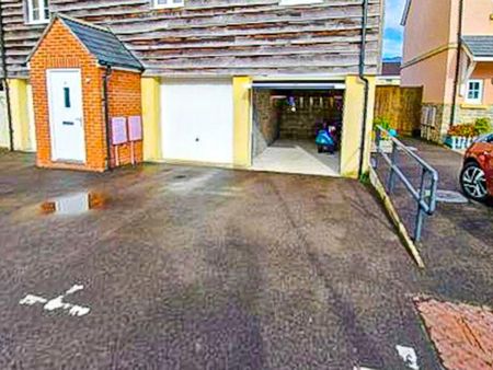 2 bedroom end of terrace house to rent - Photo 5