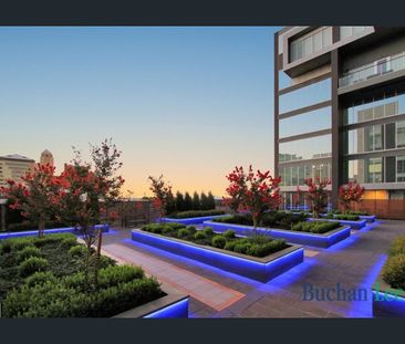 “Top of the town” top floor apartment - Photo 1