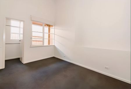 2 Bed, 1 Bath - Photo 3