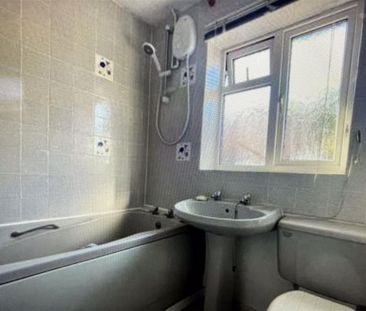 3 bedroom end of terrace house to rent - Photo 6