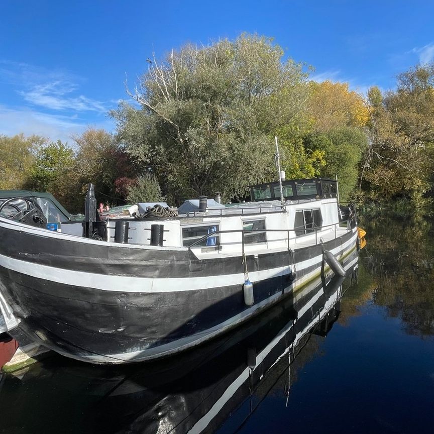 1 Bed House Boat, Henley Road, RG4 - Photo 1