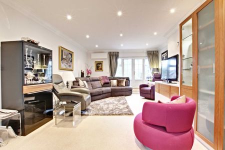 Hawkesley Court, Watford Road - Photo 3