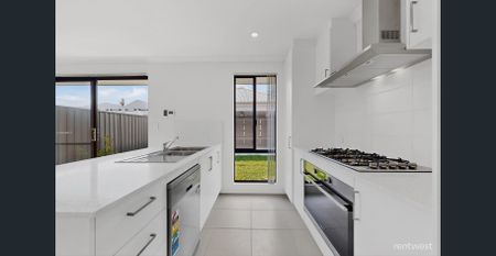 Modern Comfort, Perfect Location - Photo 3