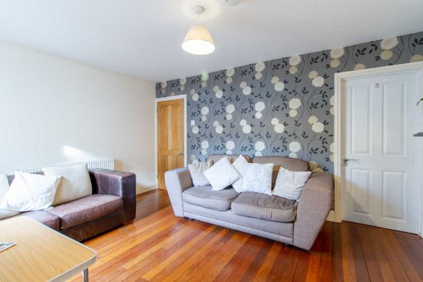 Room 1 - Photo 1