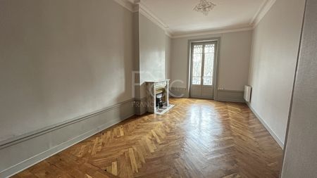 T3 de 87m² - Place Aristide Briand Lyon 3ème - Photo 2