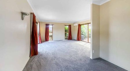 Charming 3-Bedroom Family Home for Lease in Farm Cove - Photo 4