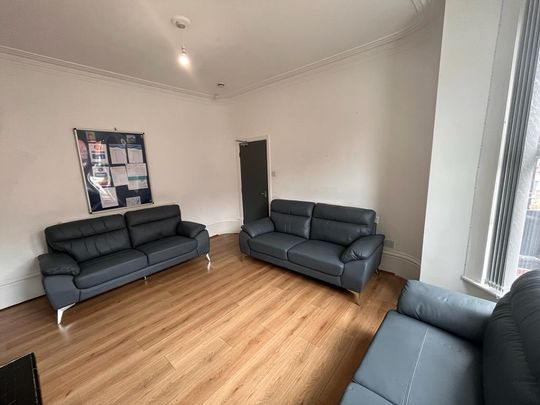 St. Michaels Terrace, Leeds, LS6 - Photo 1