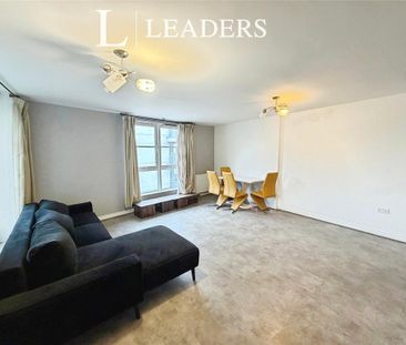 2 bedroom flat to rent - Photo 2