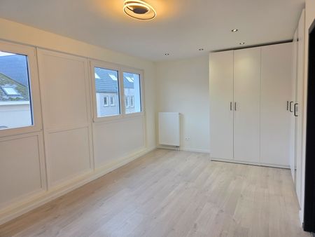 Volledig gerenoveerde beletagewoning op toplocatie in Aalst! - Photo 2