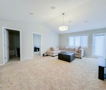 Beautiful Furnished Home With Quartz Kitchen & Fireplace In Sherwood - Photo 4