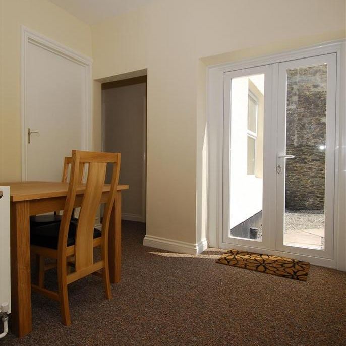 3 bedroom flat to rent - Photo 1
