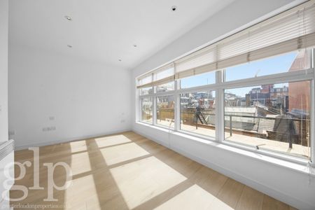 3 Bedroom Flat, Marshall Street, London, Greater London, Soho, W1F - Photo 2