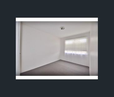 2 bedroom freshly painted and brand new carpets, very close to West... - Photo 2