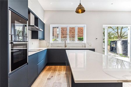 5 bedroom end of terrace house to rent - Photo 2
