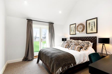 Clay Lane, Guildford - 3 bedrooms Property for lettings - Seymours - Photo 2