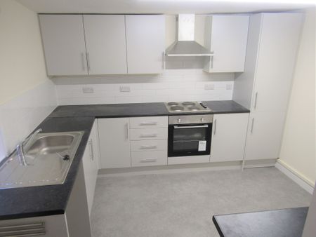 3 bed House - To Let - Photo 4