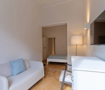 Piazza de Pitti, Florence, Tuscany 50125 - Photo 4