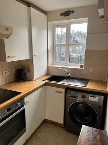 2 Bed Flat, Halley Gardens, SE13 - Photo 4