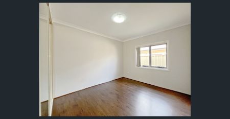 Easy maintenace Villa home - Photo 3